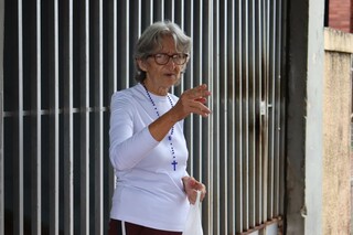 Casas &agrave; venda e m&oacute;veis na rua mostram drama de alagamentos no Ot&aacute;vio P&eacute;cora