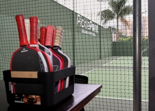 Apaixonado por esportes, m&eacute;dico inaugura quadras de pickleball