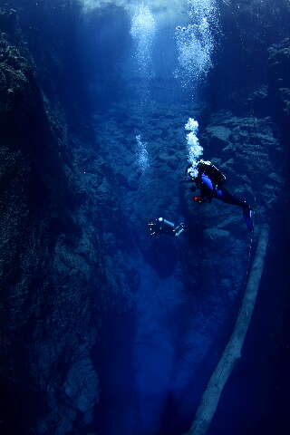 No interior de MS, lagoa de &aacute;guas transparentes esconde um abismo fascinante