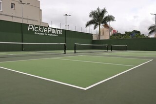 Apaixonado por esportes, m&eacute;dico inaugura quadras de pickleball