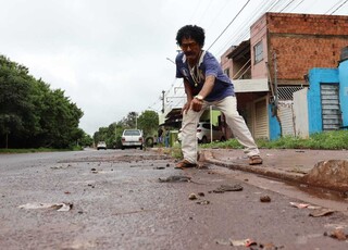 Lixo acumulado provoca alagamentos e preju&iacute;zos na Av. Jos&eacute; Barbosa Rodrigues