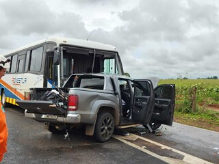 Idoso morre em acidente entre caminhonete e &ocirc;nibus na sa&iacute;da para S&atilde;o Paulo