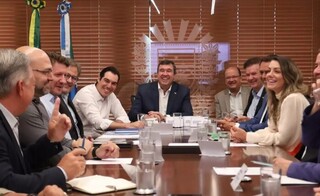 Riedel convoca secretariado ap&oacute;s baixas para as elei&ccedil;&otilde;es