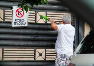 Ladr&otilde;es levaram 84 mil de fam&iacute;lia e amea&ccedil;aram cortar pesco&ccedil;o de c&atilde;o em assalto