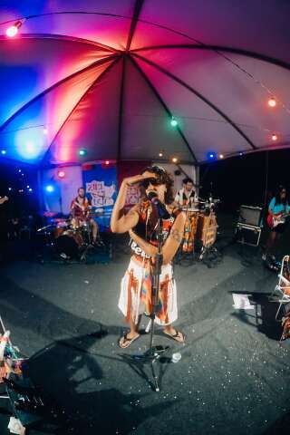 Beca Rodrigues celebra nove anos de carreira com show especial