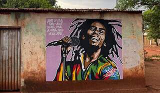 De Jo&atilde;o Carreiro a Rita Lee, grafiteiro espalha cores e m&uacute;sica pelos bairros