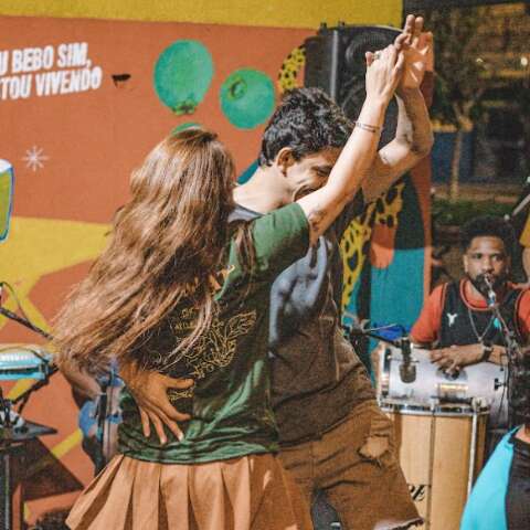 Bar da periferia celebra indica&ccedil;&atilde;o em pr&ecirc;mio nacional com m&uacute;sica e livro 