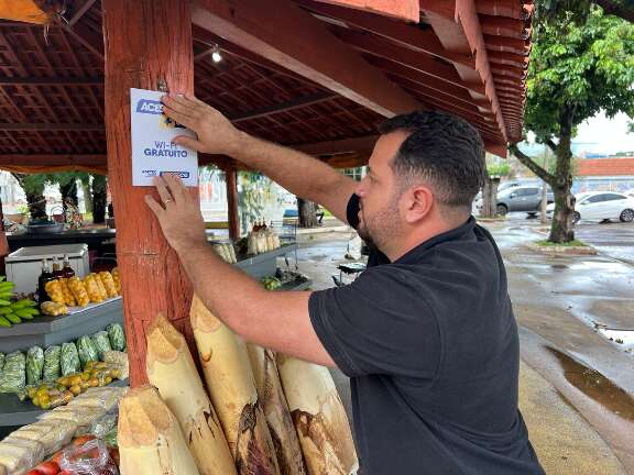 Da banca do Mercad&atilde;o ao celular: internet p&uacute;blica muda rotina de comerciantes