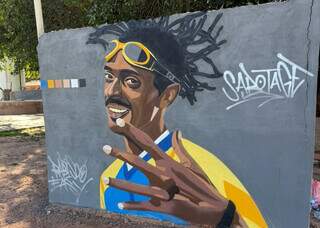 De Jo&atilde;o Carreiro a Rita Lee, grafiteiro espalha cores e m&uacute;sica pelos bairros