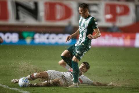 Com gols de Luciano e Calleri, S&atilde;o Paulo toma a lideran&ccedil;a da Chape