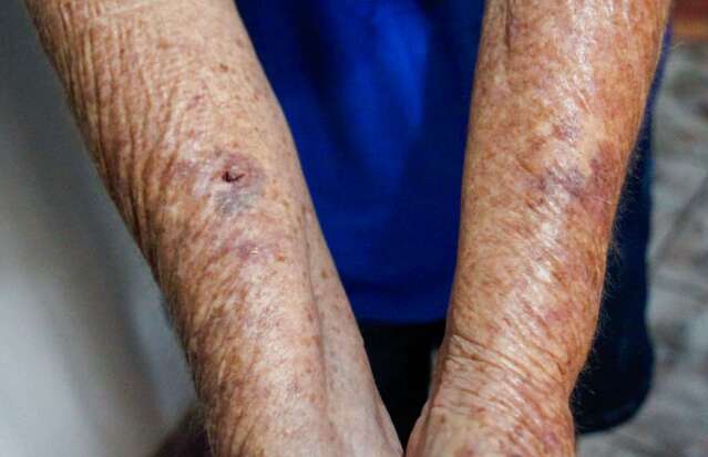 Ladr&otilde;es levaram 84 mil de fam&iacute;lia e amea&ccedil;aram cortar pesco&ccedil;o de c&atilde;o em assalto