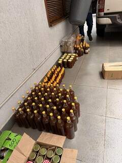 Caminhonete &eacute; interceptada com 250 kg de mel irregular no Bairro Nova Bahia