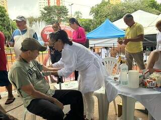 Evento no Dia Mundial do Rim vira chance de exames para aposentada com dores