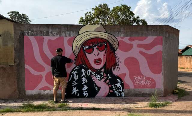 De Jo&atilde;o Carreiro a Rita Lee, grafiteiro espalha cores e m&uacute;sica pelos bairros