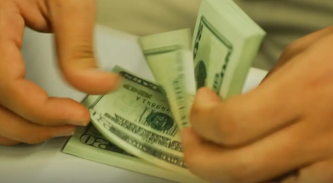 D&oacute;lar se aproxima de R$ 5,25 ap&oacute;s tens&atilde;o no Oriente M&eacute;dio e infla&ccedil;&atilde;o