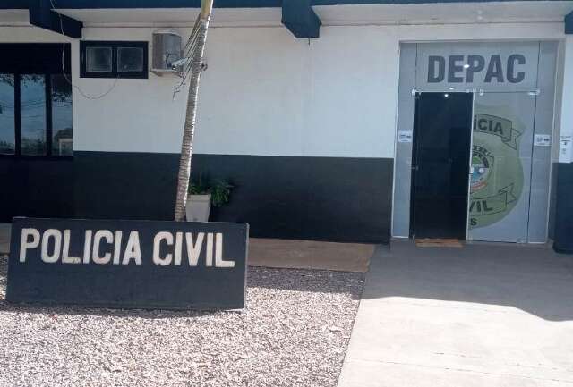 Dupla armada rende homem, rouba caminhonete e abandona v&iacute;tima em matagal