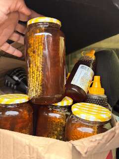 Caminhonete &eacute; interceptada com 250 kg de mel irregular no Bairro Nova Bahia