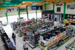 Ex-bancário abandonou carreira e conseguiu criar rede comercial na periferia Ex-bancário abandonou carreira e conseguiu criar rede comercial na periferia