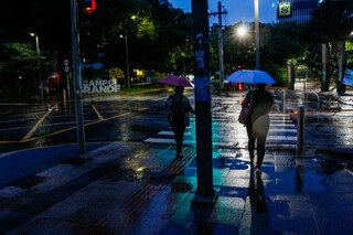 Em alerta, dia come&ccedil;a com chuva em Campo Grande