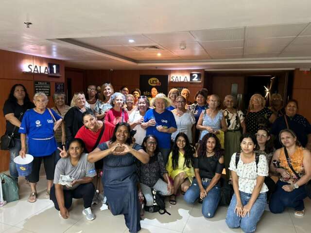Primeira vez no cinema transforma tarde de idosos em sess&atilde;o de sonhos realizados