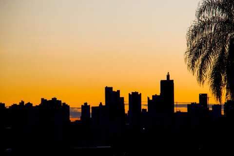 Capital tem c&eacute;u claro e serra&ccedil;&atilde;o, mas chuva pode aparecer ao longo do dia