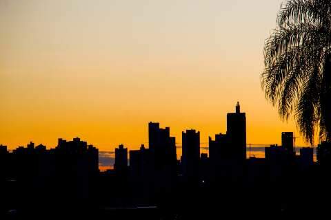 Capital tem c&eacute;u claro e serra&ccedil;&atilde;o, mas chuva pode aparecer ao longo do dia