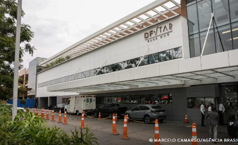 Broncopneumonia bilateral leva Bolsonaro &agrave; UTI em hospital de Bras&iacute;lia