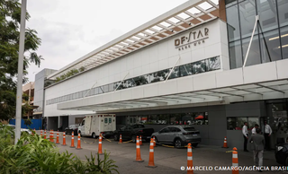 Broncopneumonia bilateral leva Bolsonaro &agrave; UTI em hospital de Bras&iacute;lia