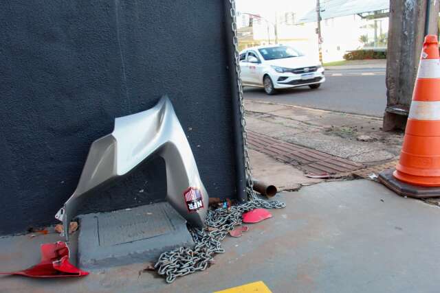 Vigilante morre ao ter moto atingida por carro na Rua Cear&aacute;