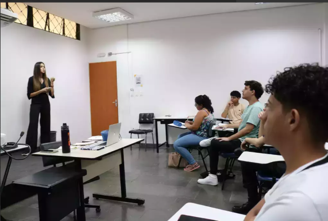 Curso gratuito ensina jovens a falar em p&uacute;blico e controlar emo&ccedil;&otilde;es
