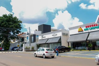 Com&eacute;rcios se multiplicam e Rua Raul Pires Barbosa vira shopping "a c&eacute;u aberto"