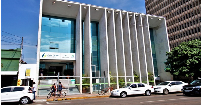 De pedreiro a operador de produ&ccedil;&atilde;o: confira 446 vagas dispon&iacute;veis na Capital 