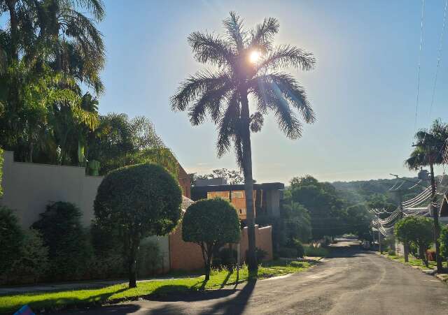 S&aacute;bado ter&aacute; calor, muitas nuvens e chance de chuva isolada em Campo Grande