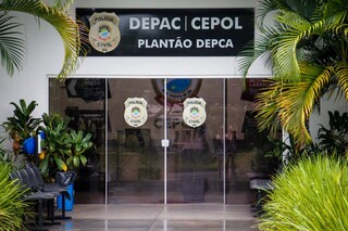 Suspeito de matar homem por dívida de aluguel no PR é preso em ônibus Suspeito de matar homem por dívida de aluguel no PR é preso em ônibus