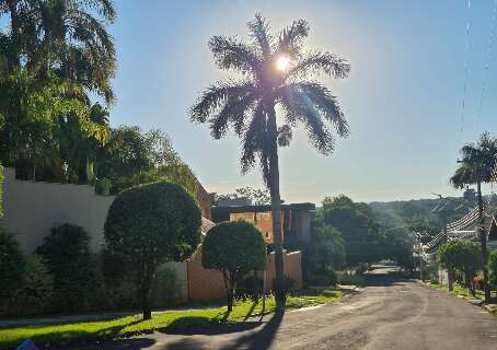 S&aacute;bado ter&aacute; calor, muitas nuvens e chance de chuva isolada em Campo Grande