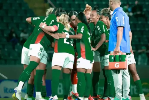 Palmeiras vira sobre o Corinthians e mant&eacute;m lideran&ccedil;a do Brasileir&atilde;o Feminino