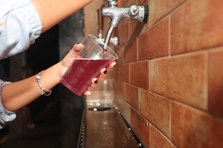 Fonte de chopp 24h no muro de casa virou sensa&ccedil;&atilde;o na Piratininga