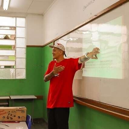 Influenciador condenado por tr&aacute;fico pede para continuar estudos na pris&atilde;o