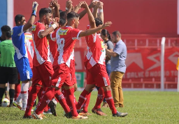 Comercial completa 83 anos e comemora data com caf&eacute; da manh&atilde;