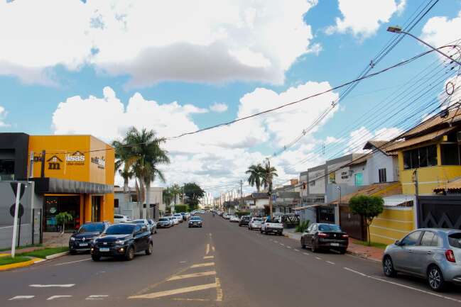 Com&eacute;rcios se multiplicam e Rua Raul Pires Barbosa vira shopping a "c&eacute;u aberto"