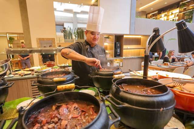 Antigo Hotel Campo Grande retoma feijoada e faz gente voltar no tempo