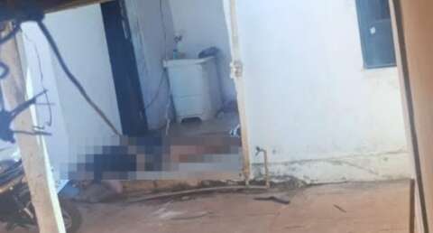 Mulher &eacute; brutalmente agredida a pauladas e encontrada desmaiada em varanda 