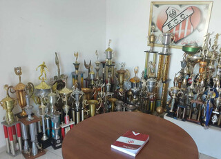 Por dias melhores, Comercial anuncia t&eacute;cnico e celebra 83 anos