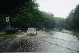 Inmet emite alerta de chuvas intensas para 60 municípios de MS Inmet emite alerta de chuvas intensas para 60 municípios de MS