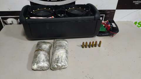 Policial penal &eacute; preso com maconha escondida em caixa de som