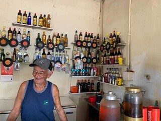 Aos 92 anos, Jo&atilde;o mant&eacute;m sozinho bar raiz h&aacute; mais de tr&ecirc;s d&eacute;cadas