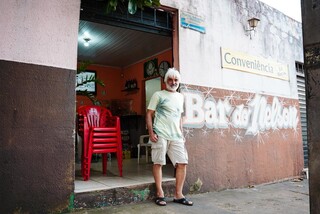 Nelson limpou piscina por 25 anos e decidiu envelhecer em paz no boteco