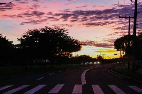 MS abre a semana com alerta de chuvas intensas e rajadas de vento