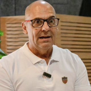 Tecnologia avan&ccedil;a, mas professor continua essencial