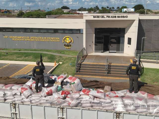 Carga de a&ccedil;&uacute;car escondia R$ 2,4 milh&otilde;es em maconha e motorista acaba preso